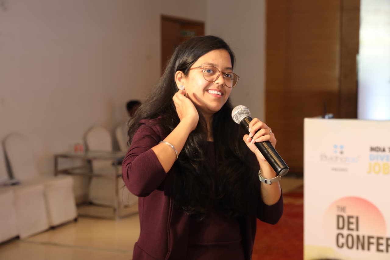 Tejal Patwari interacting with audience during ISL workshop